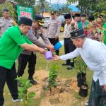 Kolaborasi Polsek Tualang dan Ponpes Fataha Hijaukan Lingkungan Lewat Green Policing